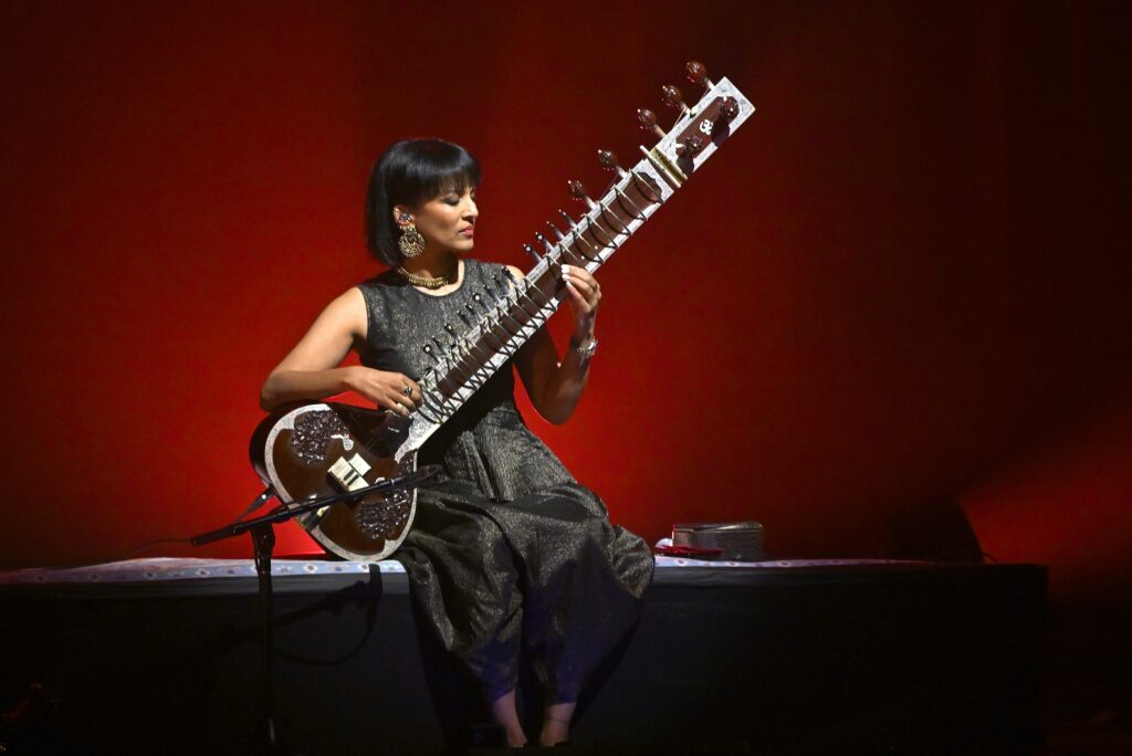 Anoushka Shankar met haar sitar