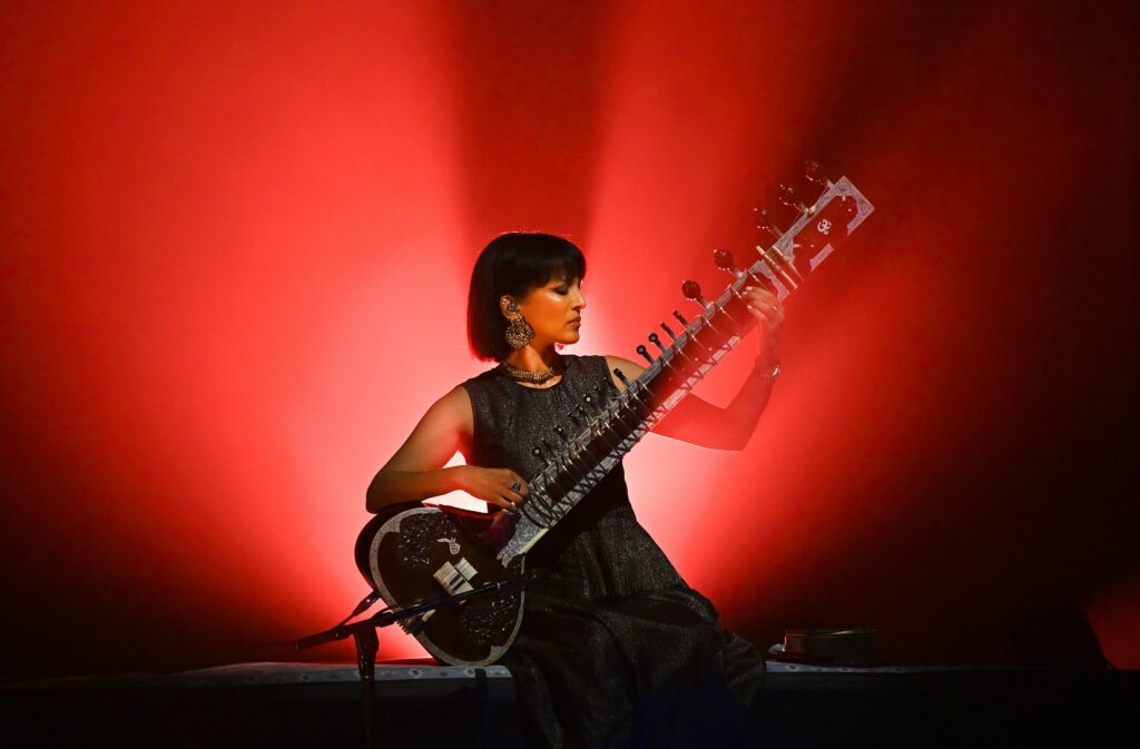 Anoushka Shankar met haar sitar